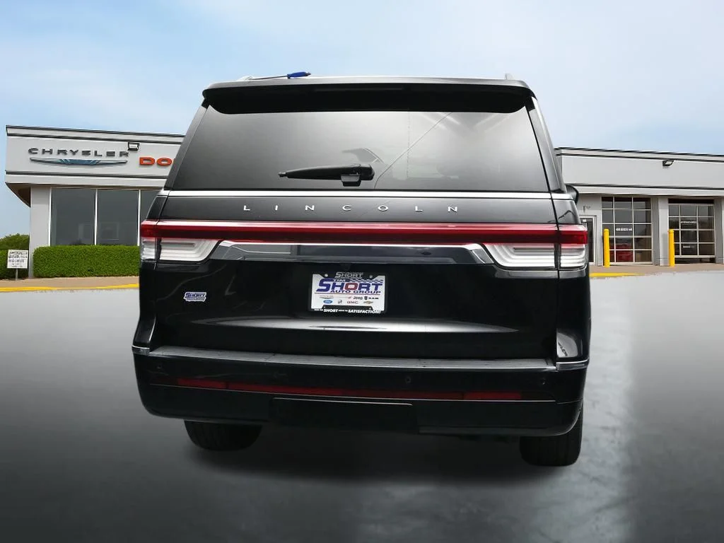 Used 2023 Black Lincoln Reserve image 4