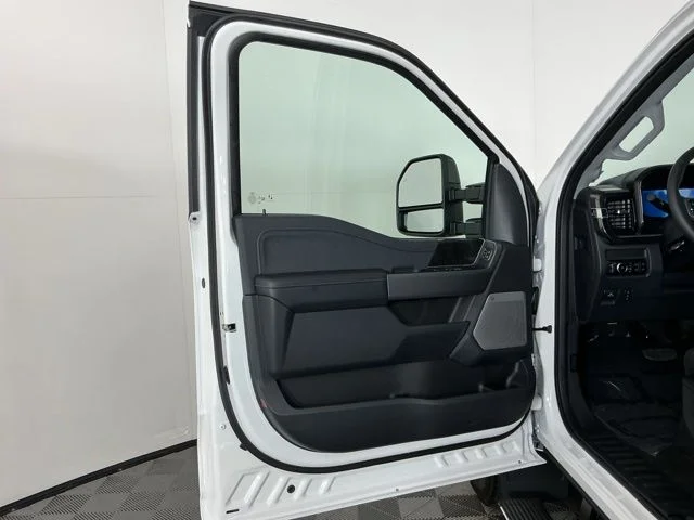 New 2026 Star White Metallic Tri-Coat Ford Lariat image 17