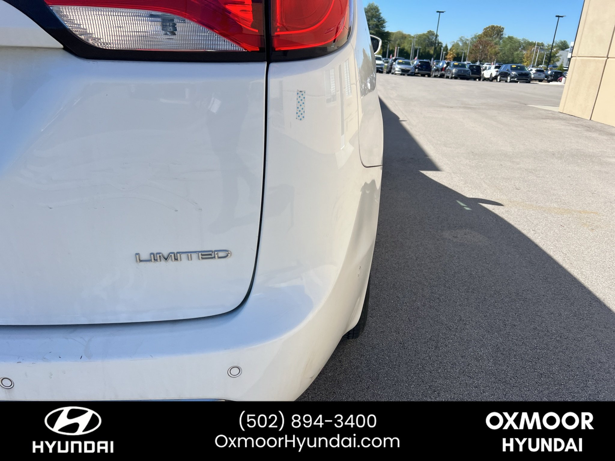 Used 2017 Bright White Clearcoat Chrysler Limited image 16