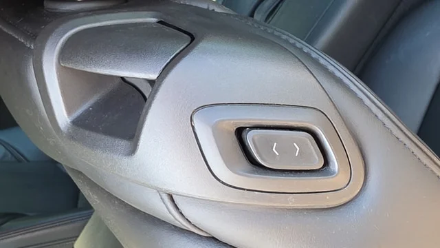 Used 2016 Radiant Silver Metallic Cadillac Base image 25