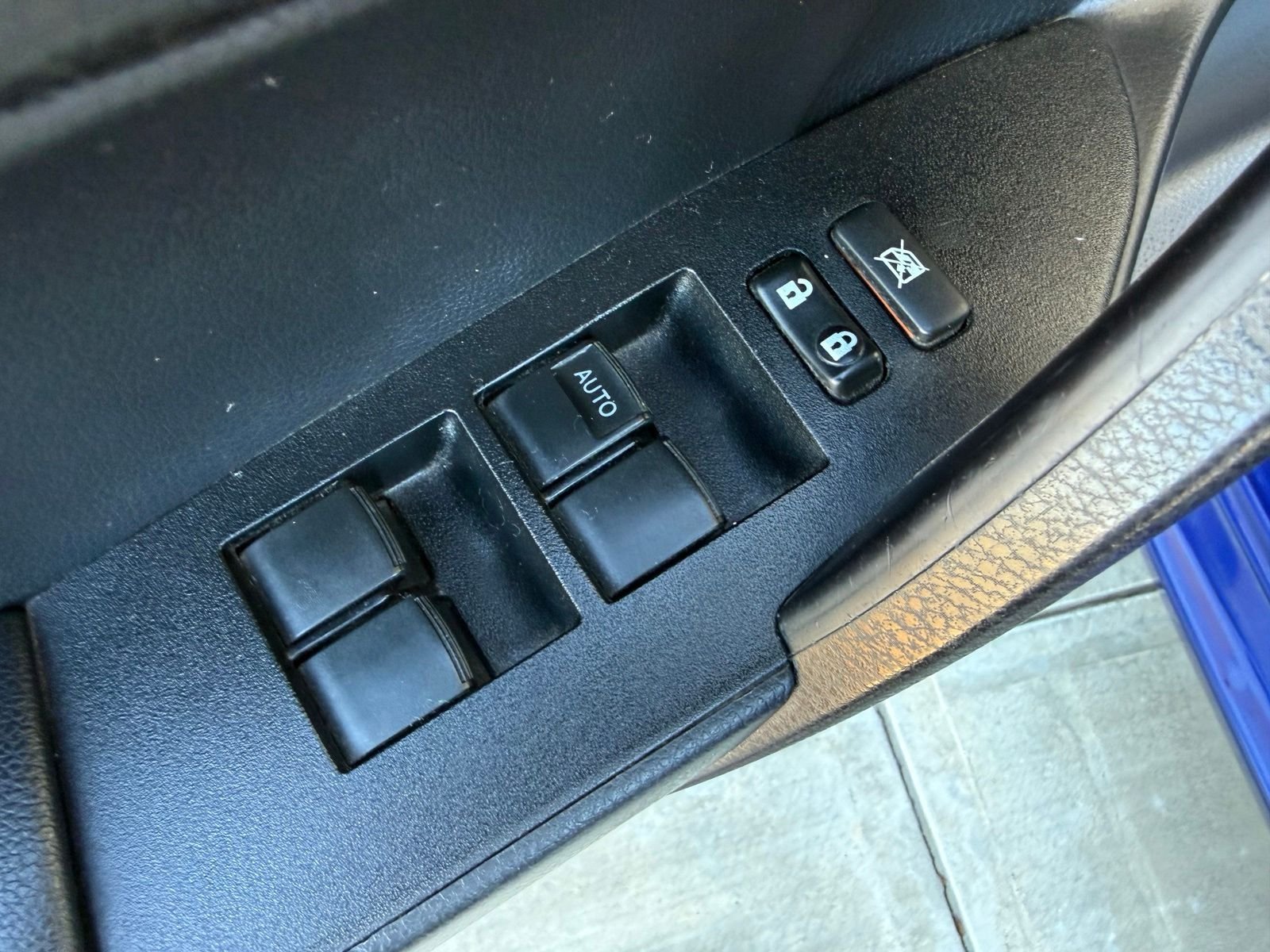 Used 2018 Blue Toyota SE image 12