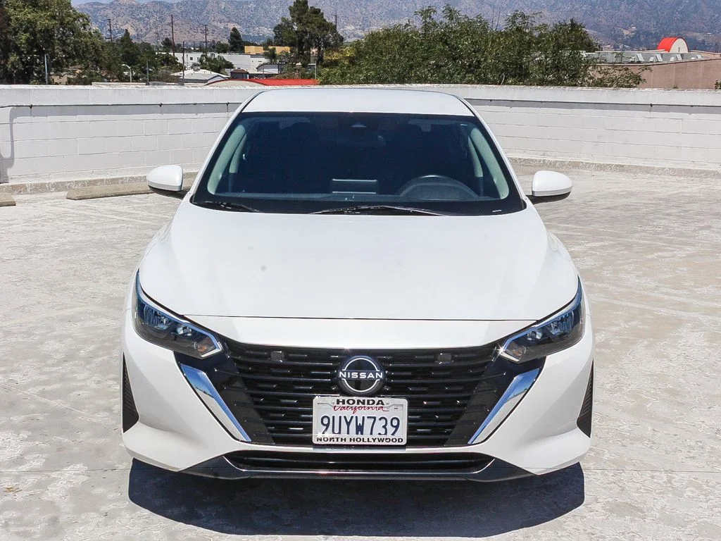Used 2025 Aspen White Nissan SV image 2