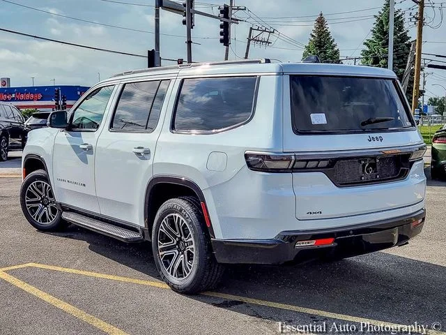 New 2026 Bright White Clear-Coat Exterior Paint Jeep  image 7