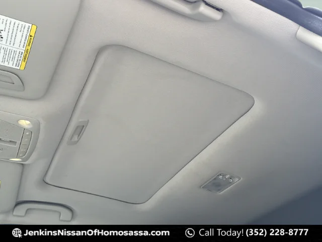 Used 2021 Silver Nissan SL image 33