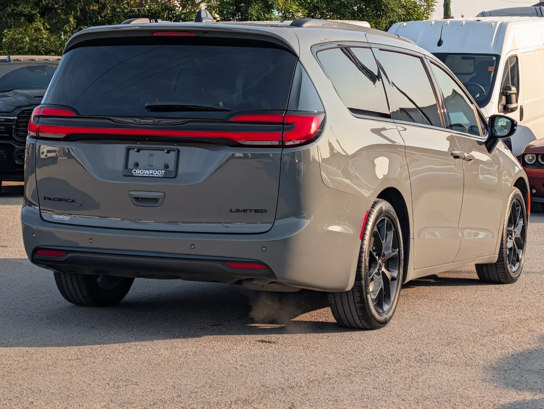Used 2025 Grey Chrysler Limited - - FWD - Nappa Leather - Full Sunroof - Blind Spot & More! image 8