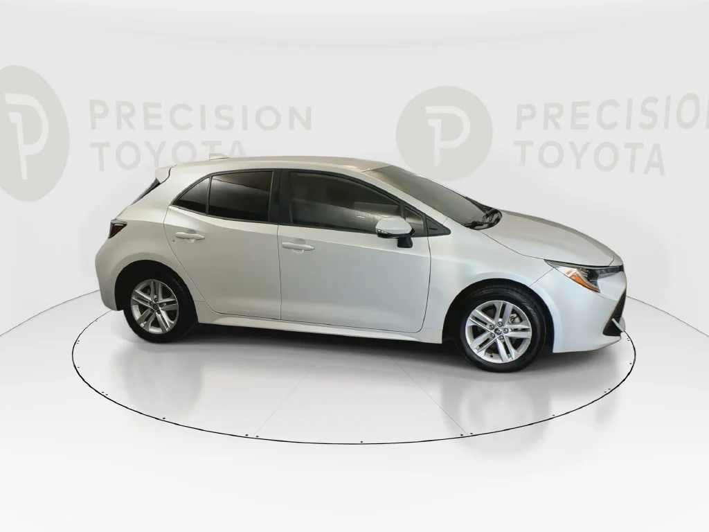 Used 2021 Wind Chill Pearl Toyota SE image 2