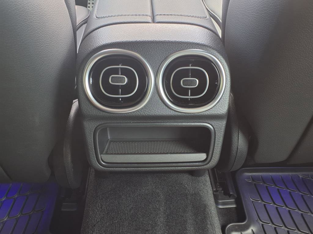 2025 Mercedes-Benz C-Class Sedan C 300 - Photo 11