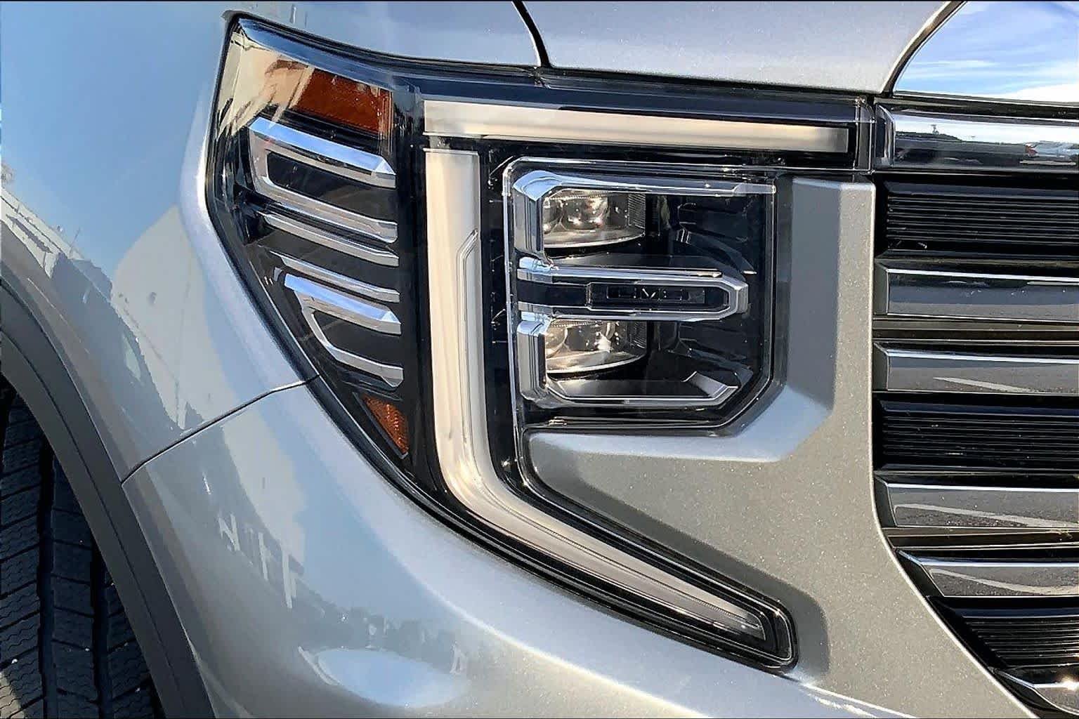 Used 2023 Sterling Metallic GMC SLT image 26