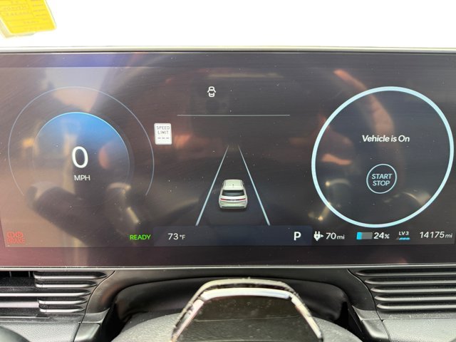 Used 2025 White Hyundai SEL image 11