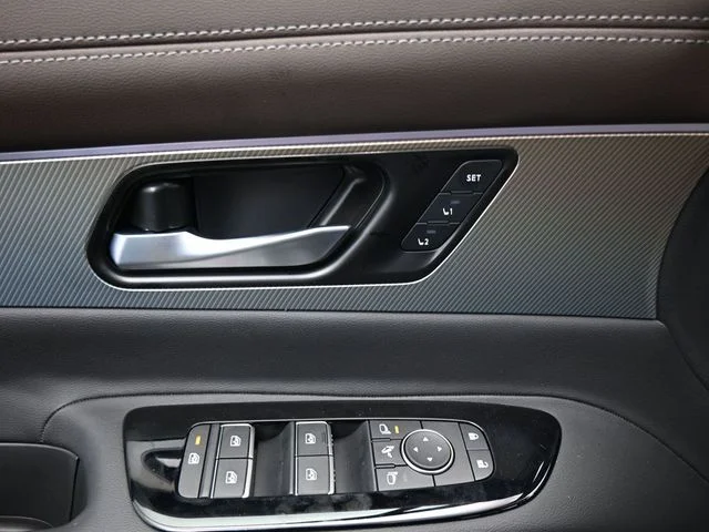 Used 2025 Blue Nissan Platinum image 17