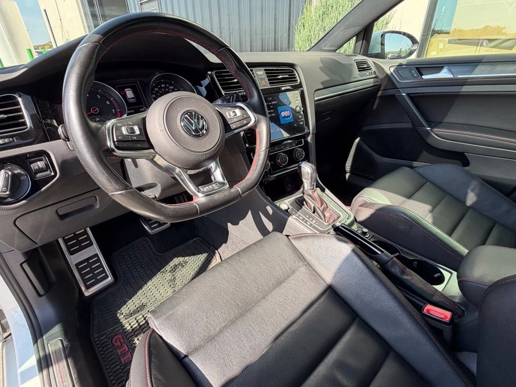 Used 2018 White Volkswagen 2.0T SE image 7