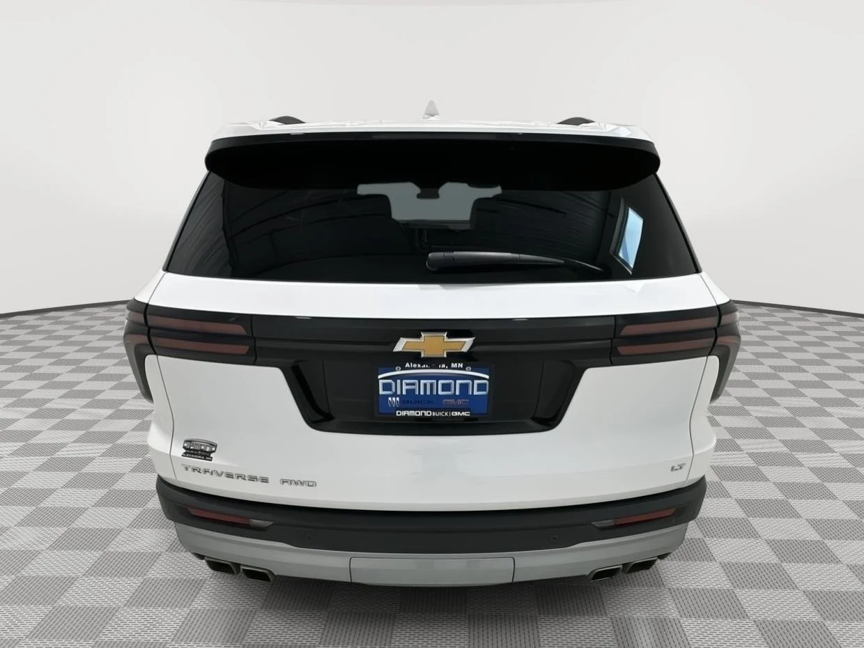 Used 2024 Summit White Chevrolet LT image 4