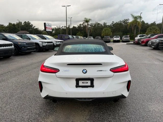 Used 2022 White BMW sDrive30i image 7