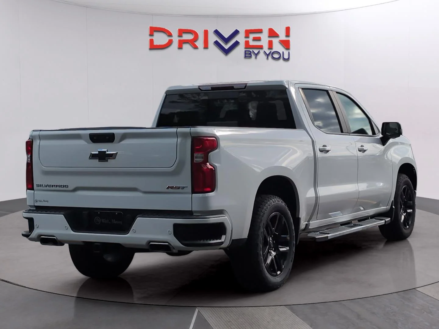 Used 2022 Summit White Chevrolet RST image 5