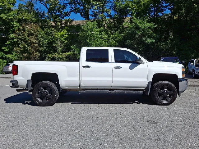 Used 2016 White Chevrolet LTZ image 9