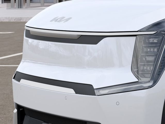 New 2026 Glacial White Kia Wind AWD image 12