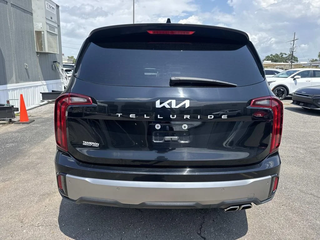 Used 2024 Black Kia S image 7