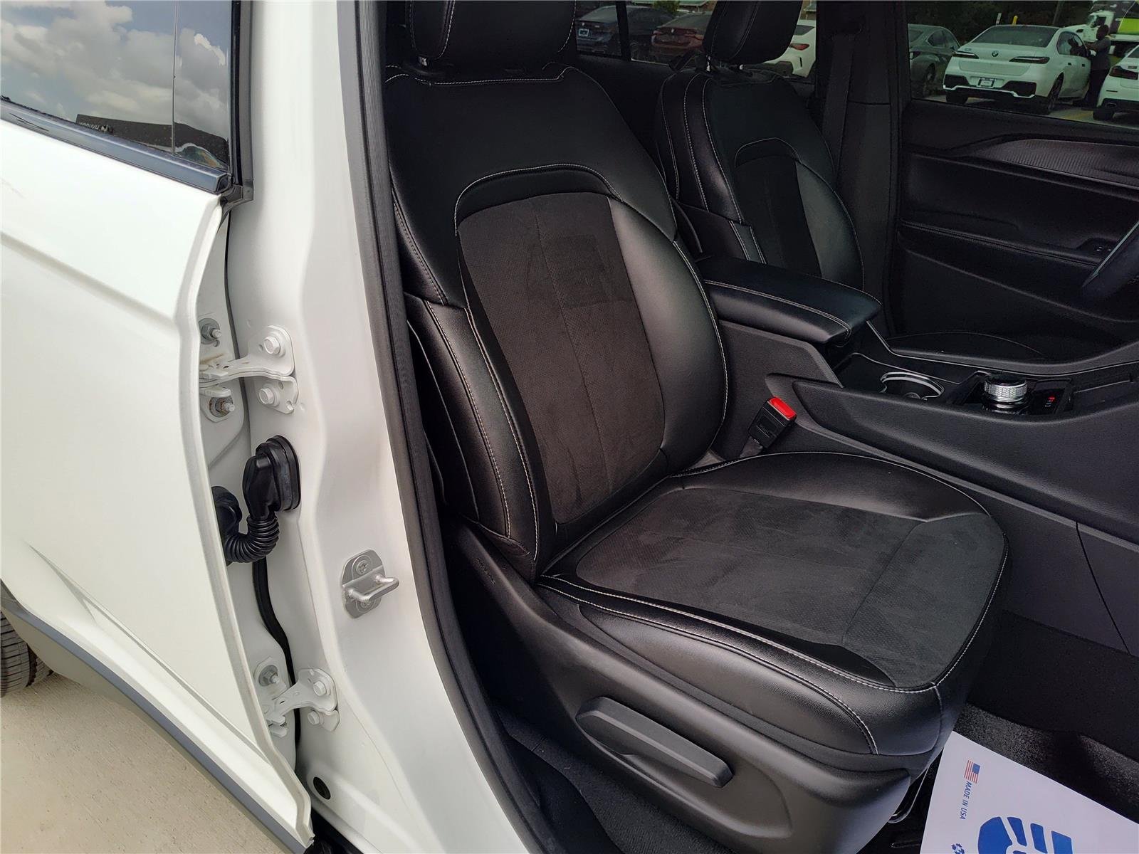 Used 2024 WHITE JEEP LARE image 23