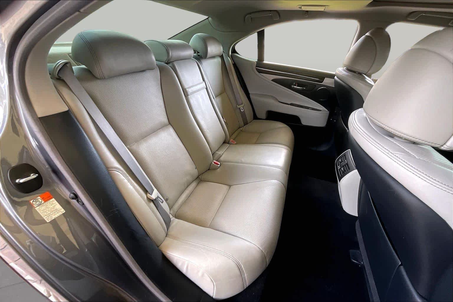 Used 2017 Nebula Gray Pearl Lexus  image 18