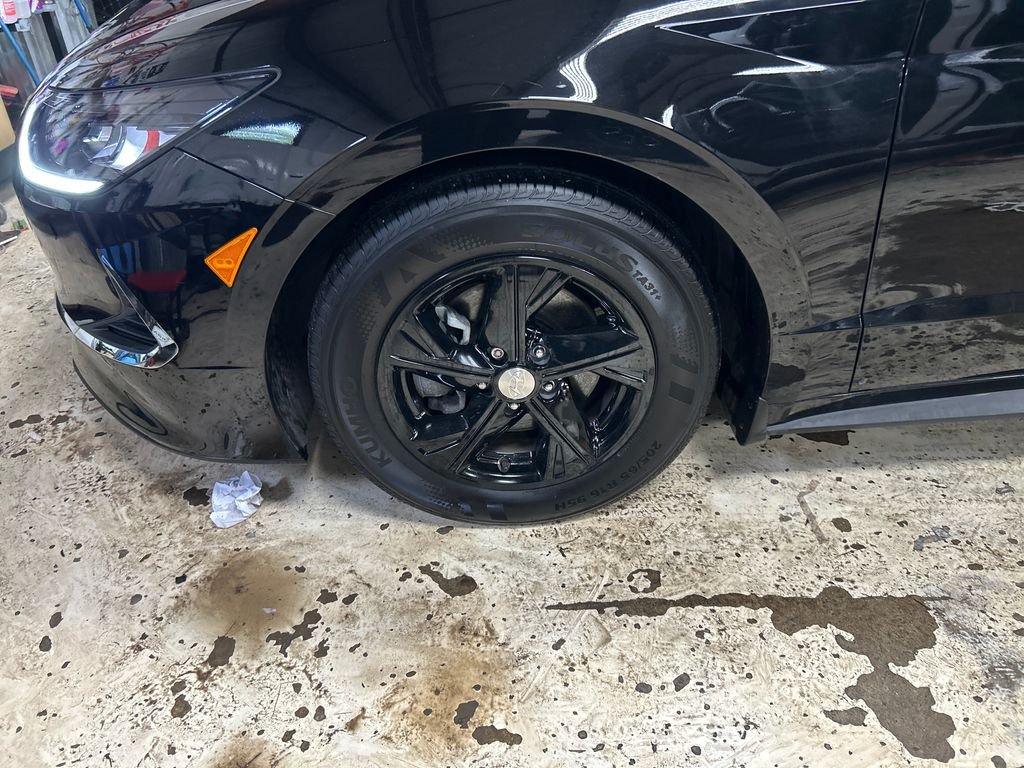 Certified Used 2022 Black Hyundai SE image 11