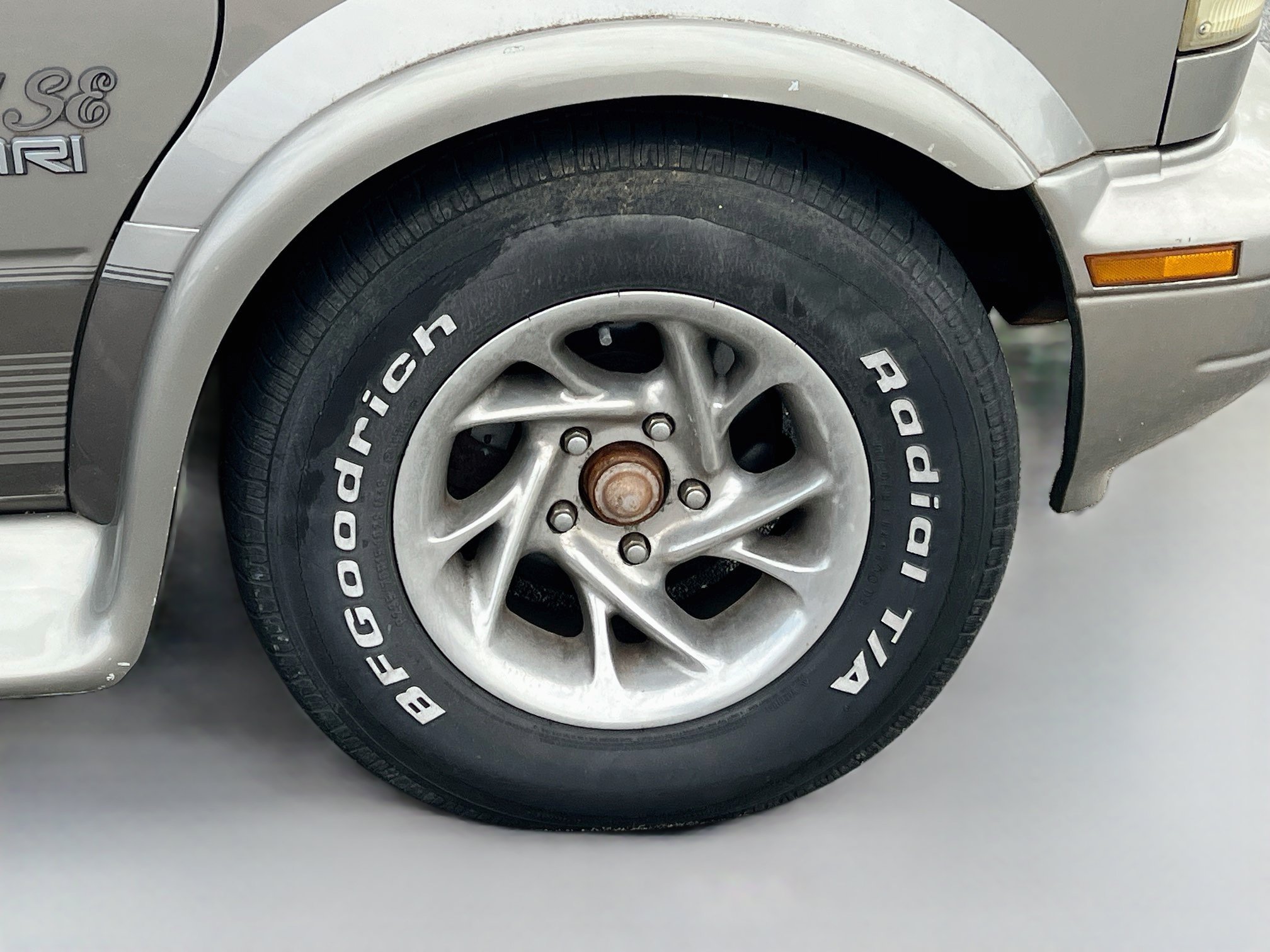 Used 2001 Pewter Metallic GMC YF7 UPFITTER image 9