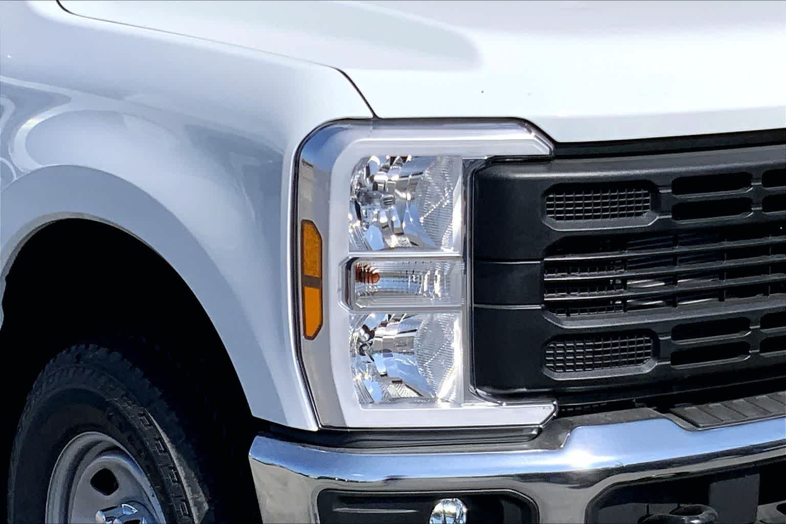 New 2026 Oxford White Ford XL image 10