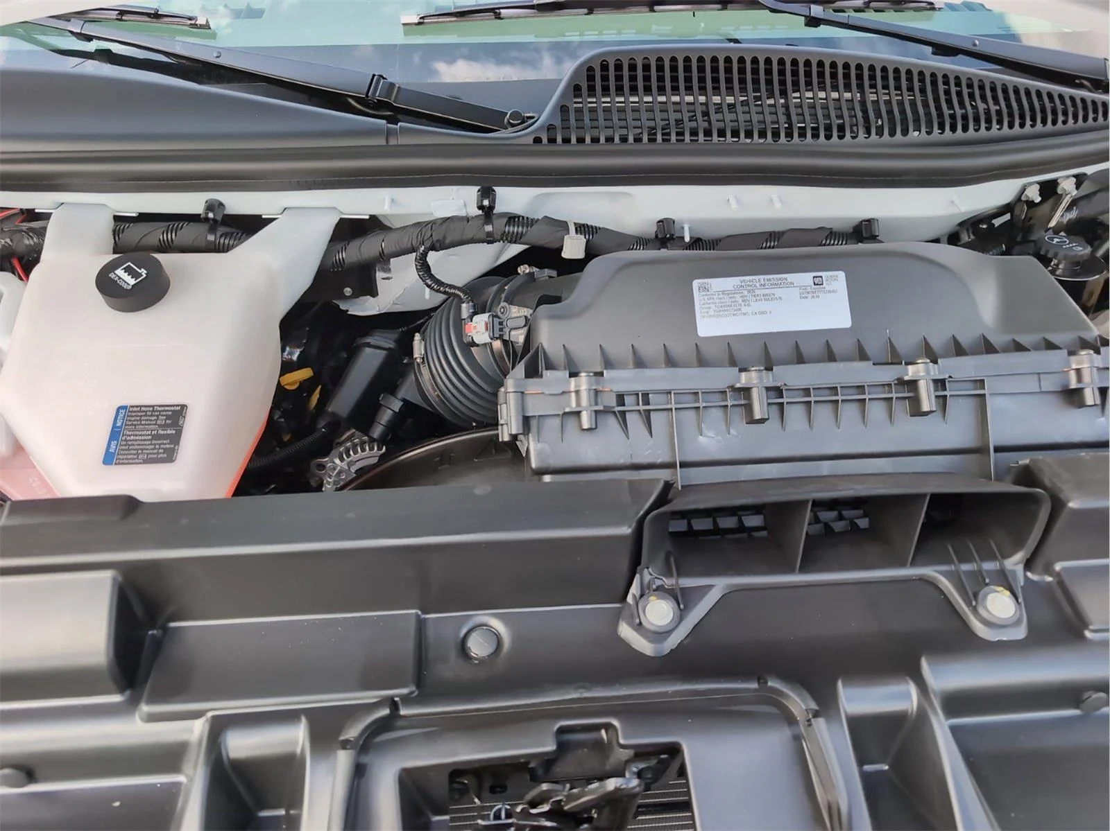 New 2026 Summit White GMC Work Van image 29