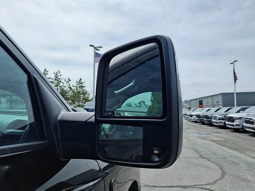 New 2026 Diamond Black Crystal Pearl-Coat Exterior Paint RAM Tradesman image 16