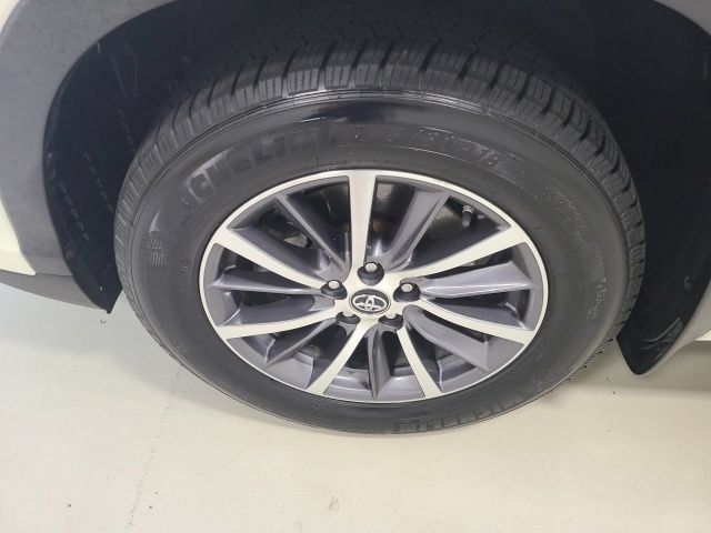 Certified Used 2018 Blizzard Pearl Toyota XLE image 43