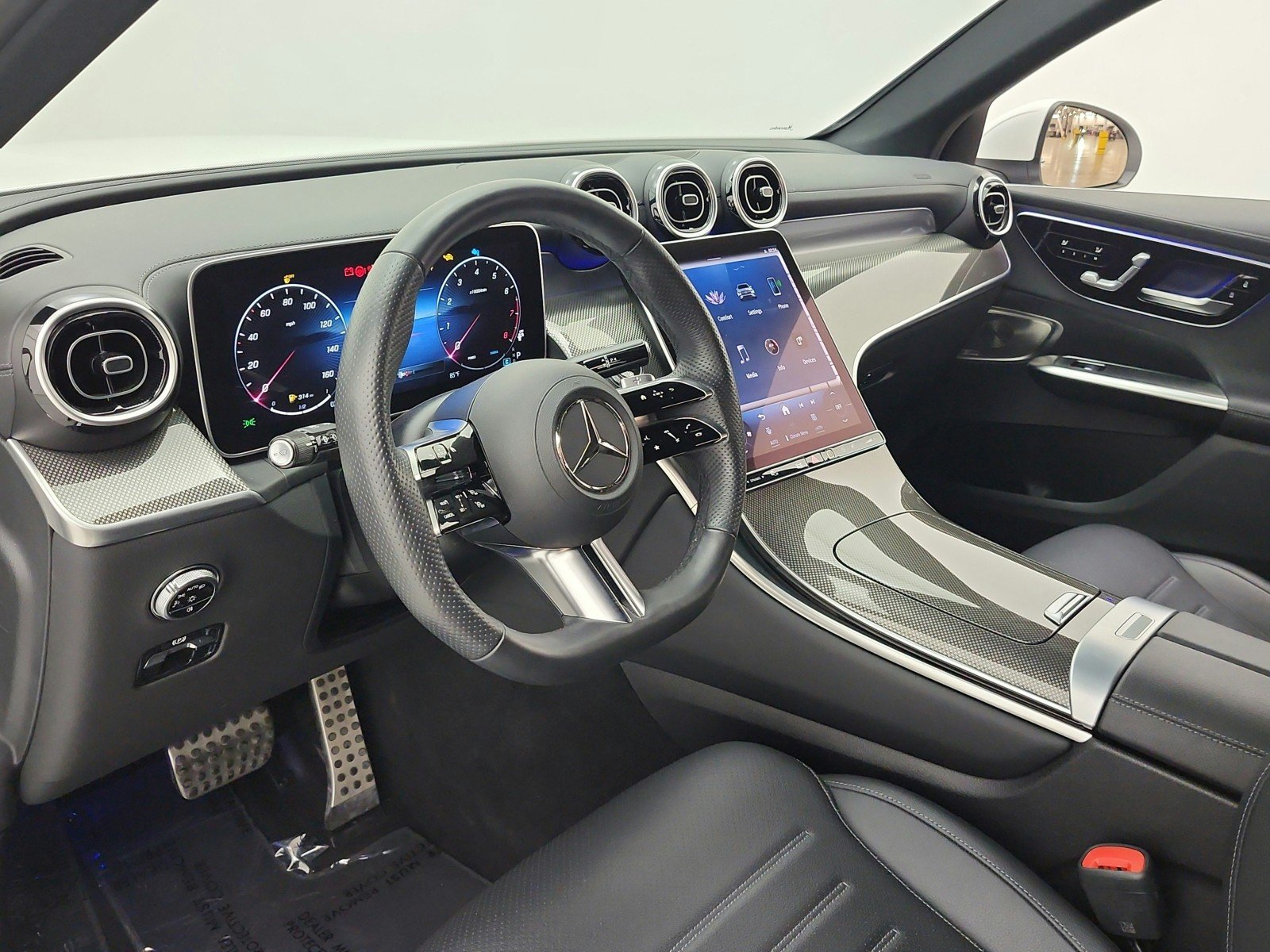 Used 2024 Polar White Mercedes-Benz GLC 300 SUV image 12