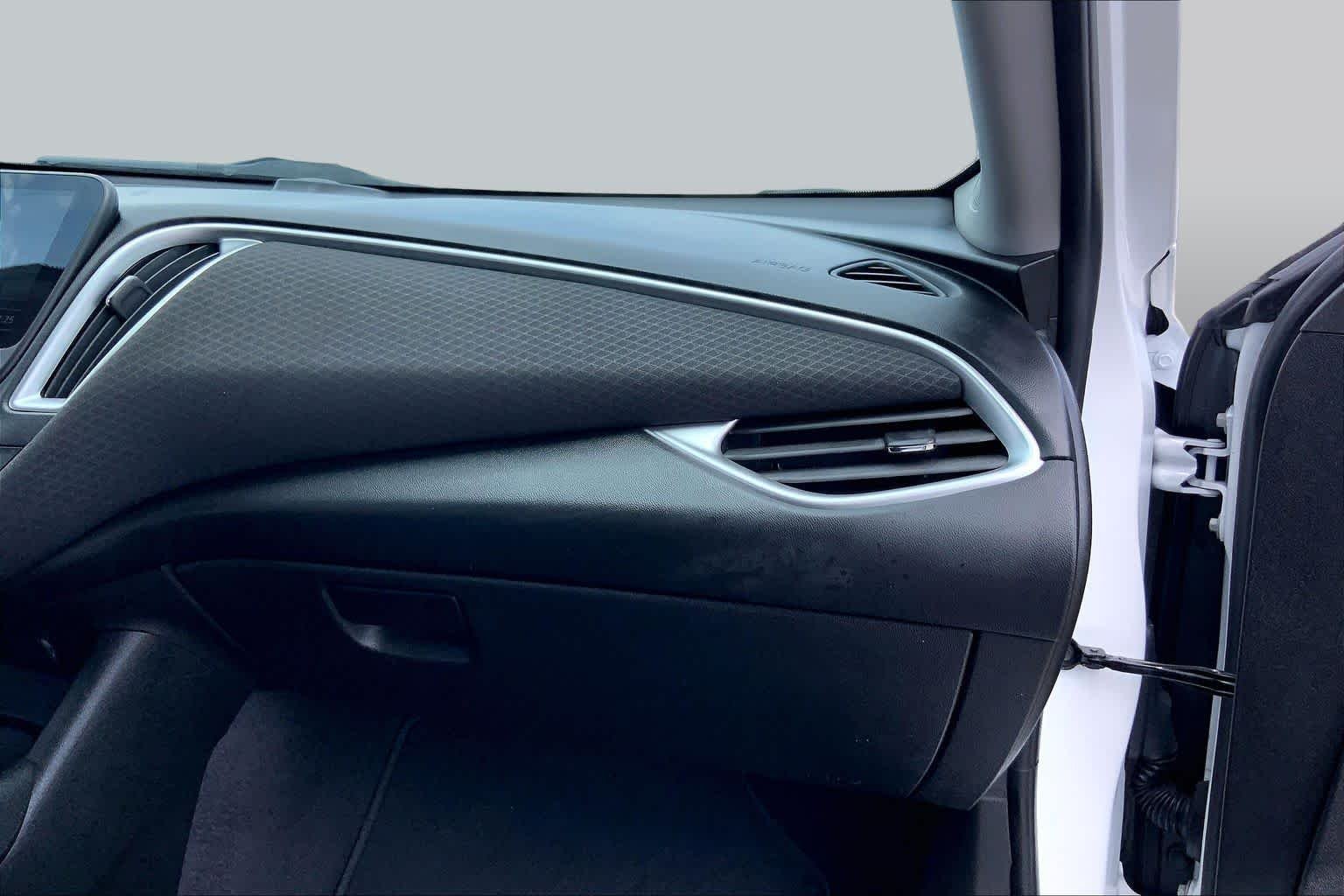 Used 2022 Summit White Chevrolet RS image 18