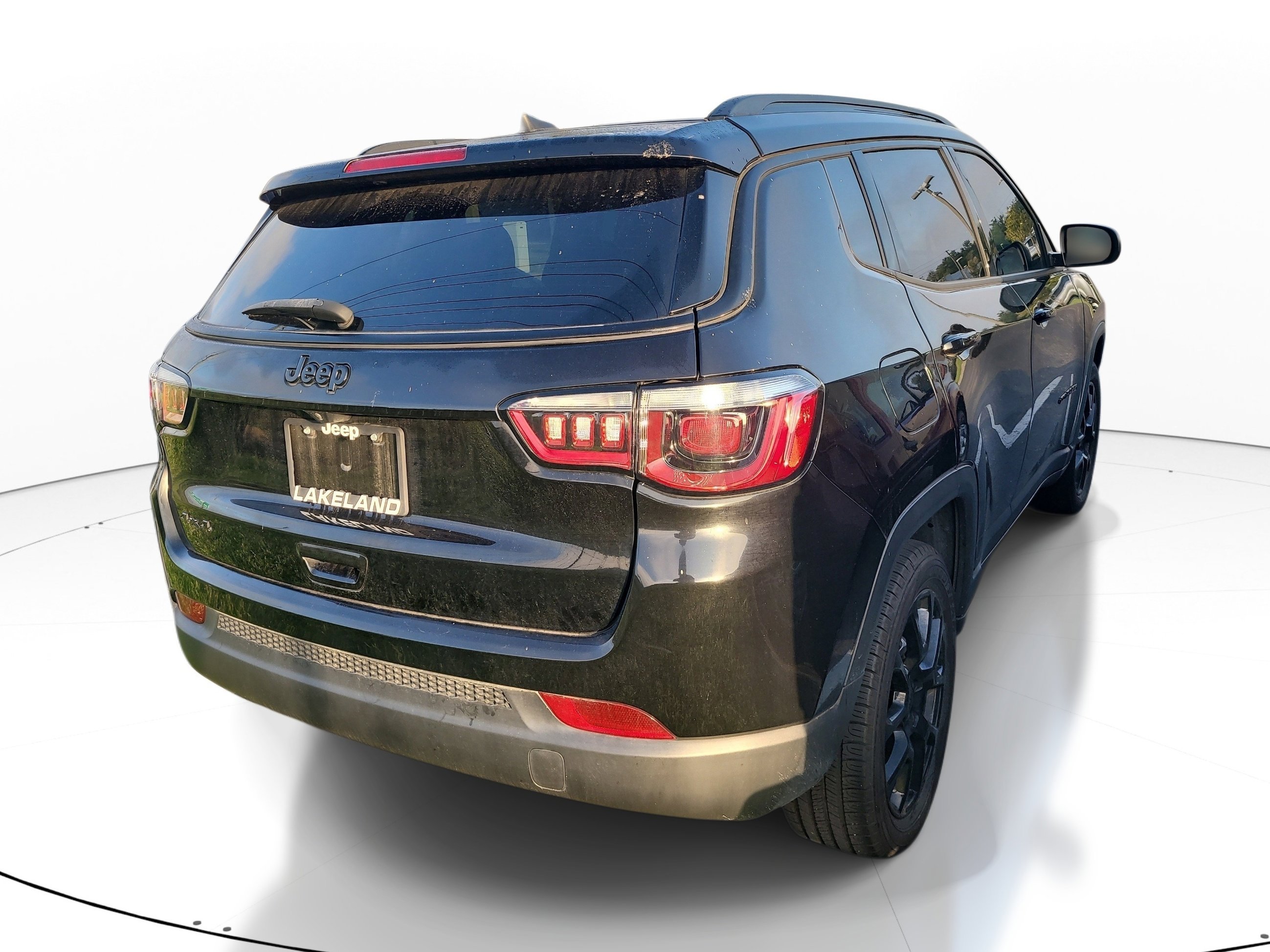 Used 2023 Diamond Black Crystal Pearlcoat Jeep Altitude image 4