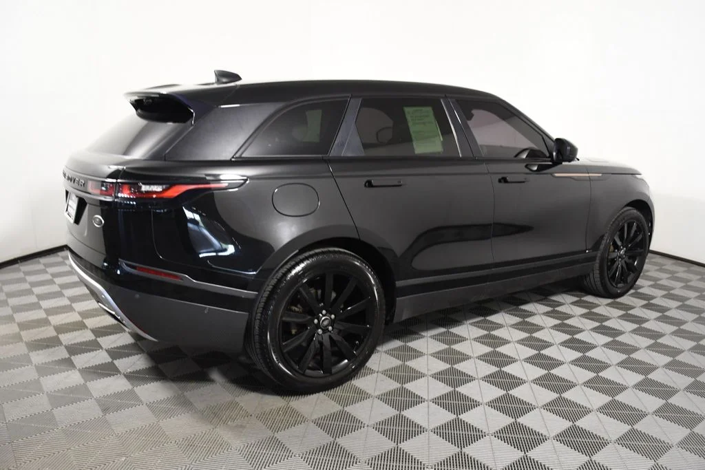 Used 2018 Santorini Black Land Rover HSE R-Dynamic image 7