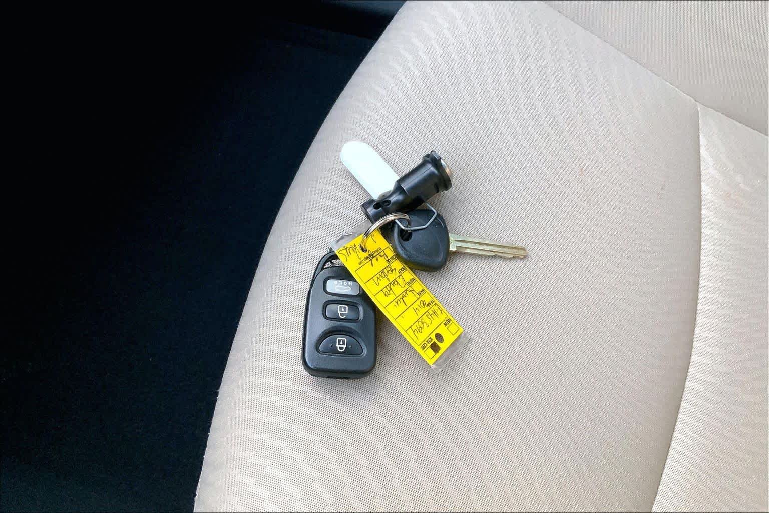 Used 2014 Desert Bronze Hyundai SE image 15