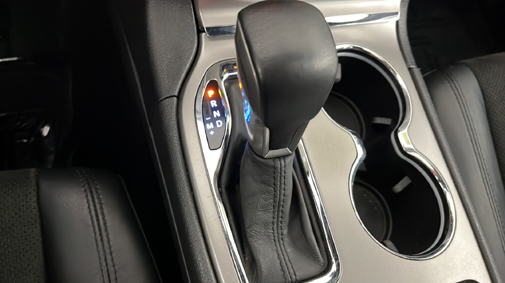 Used 2019 White/off-white Jeep Altitude image 30