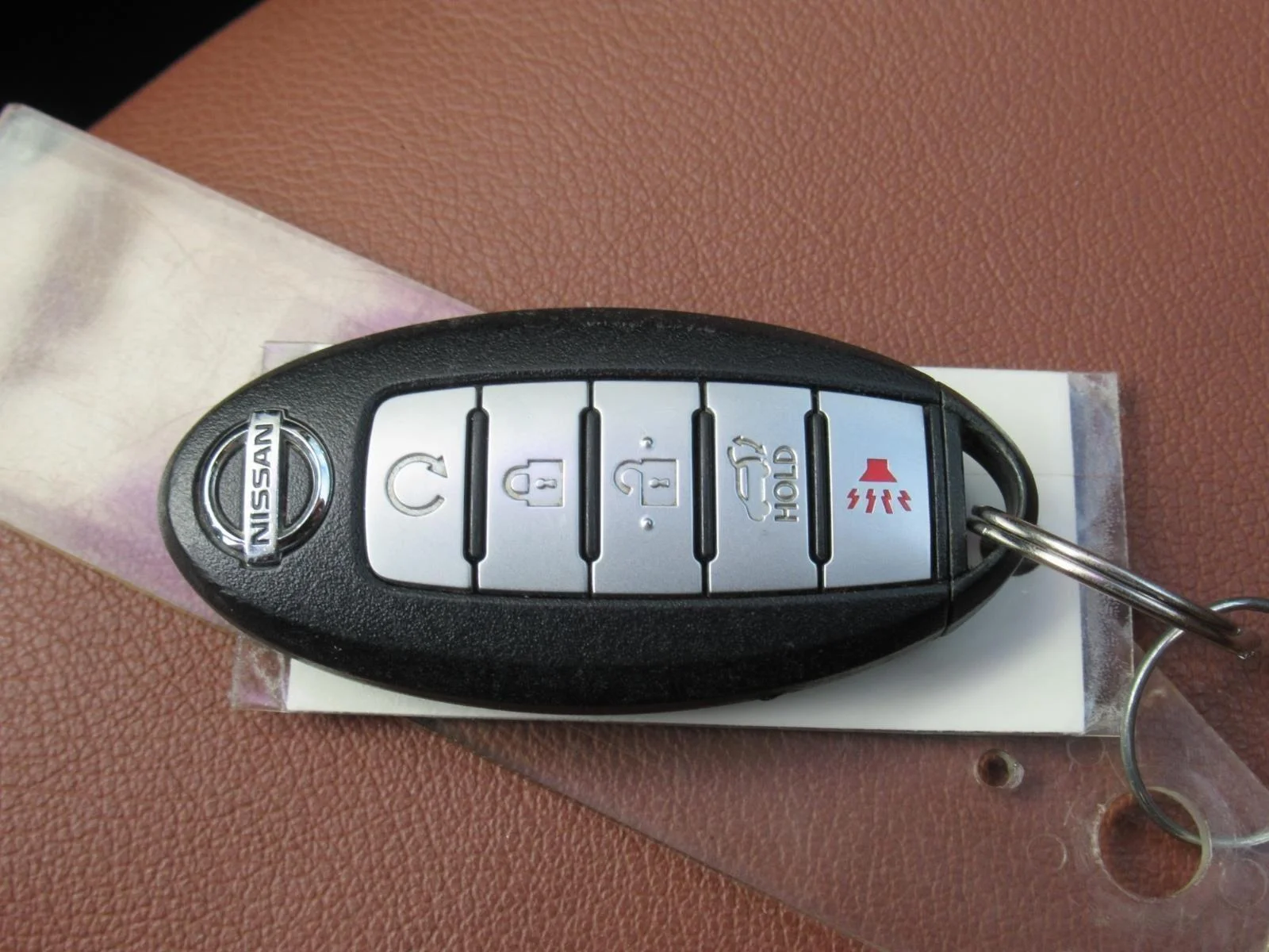 Used 2018 White Nissan SL image 32