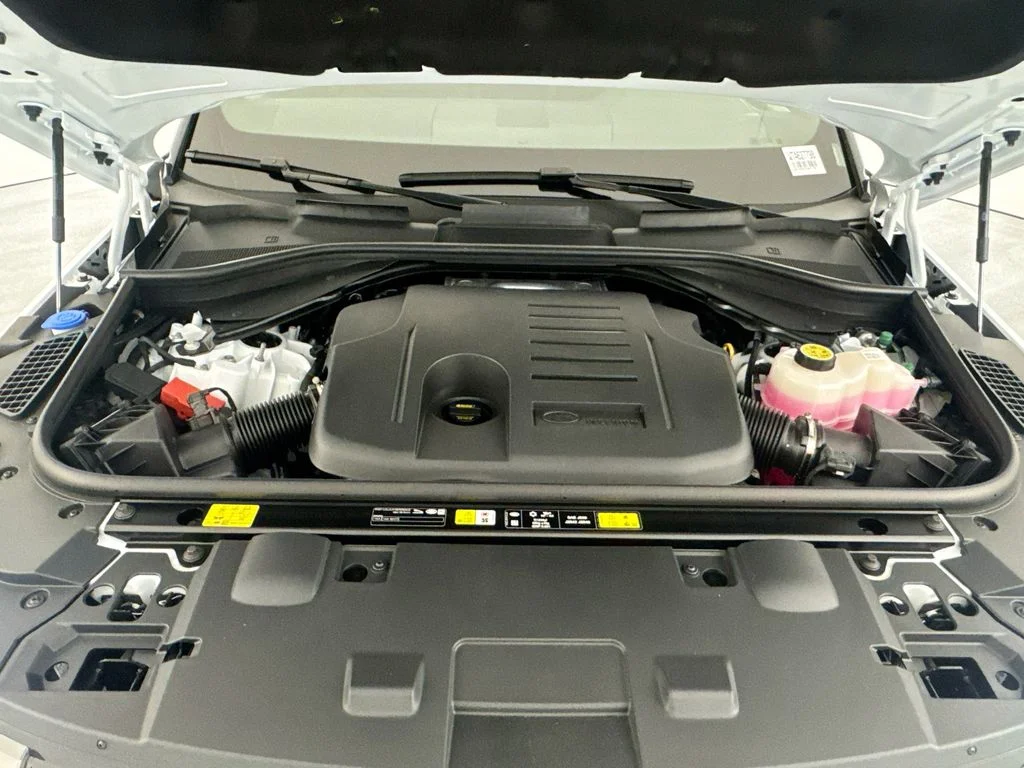 New 2026 Fuji White Land Rover SE image 30