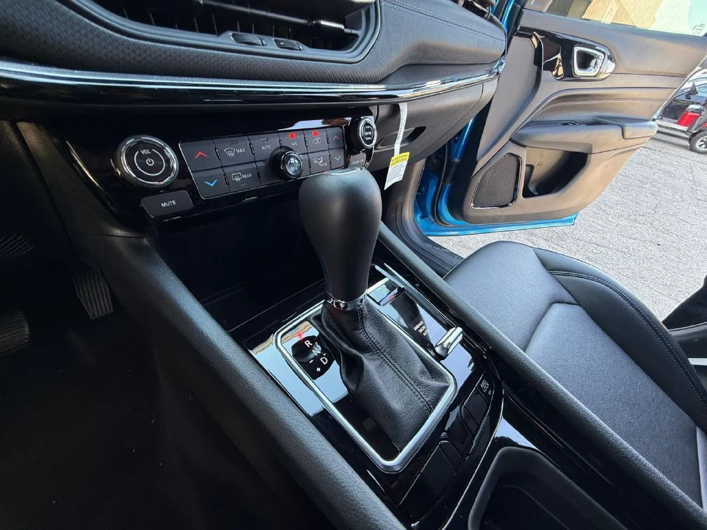 Used 2026 Blue Jeep Limited image 22
