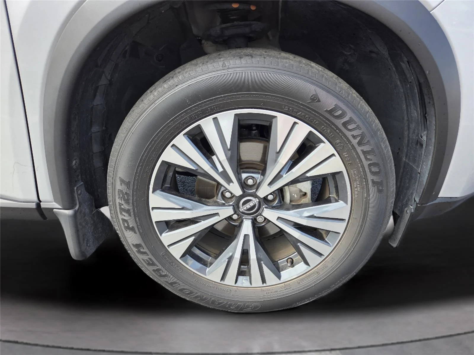 Used 2023 Brilliant Silver Metallic Nissan SV image 29