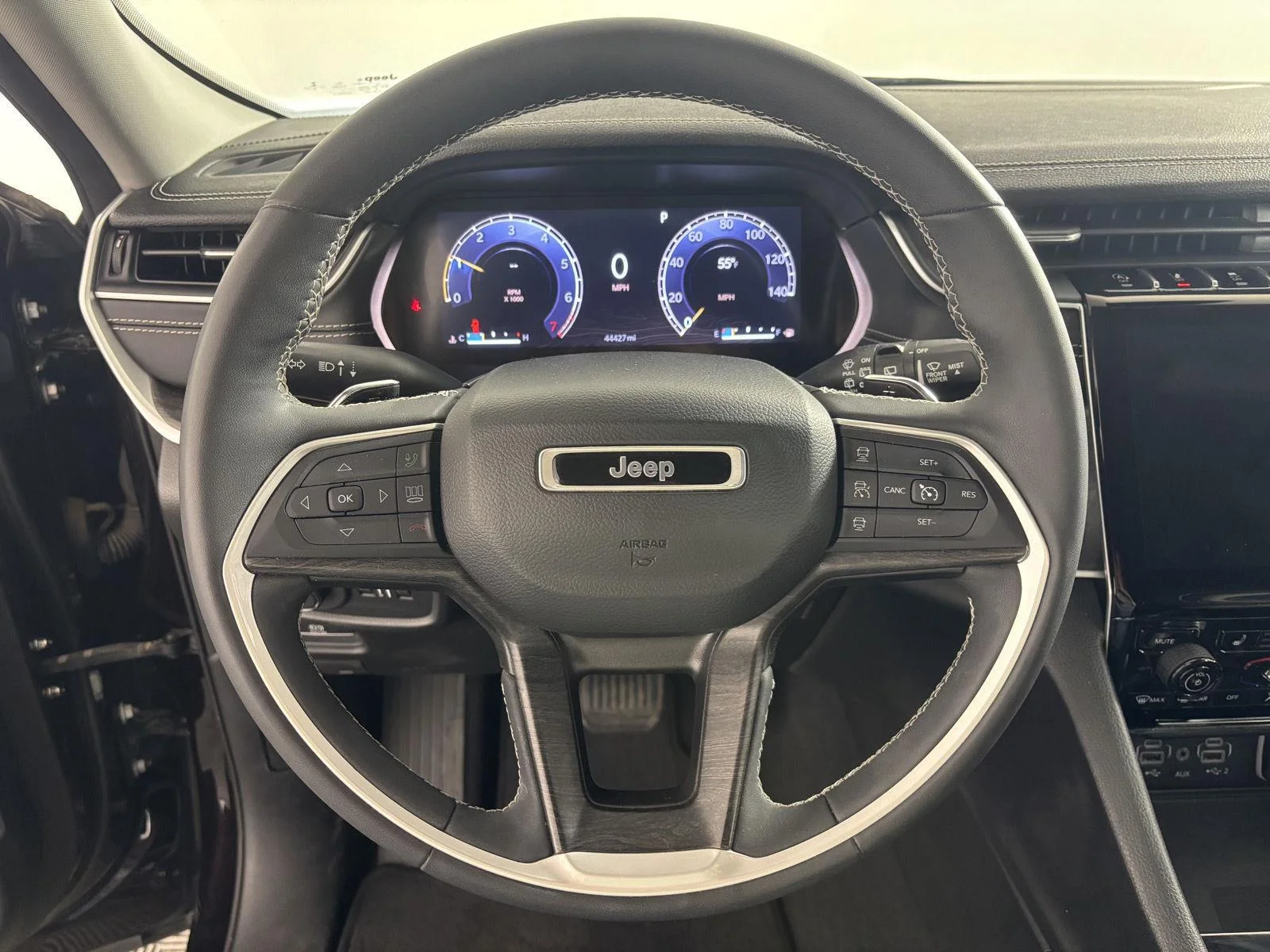 Used 2023 Ember Pearlcoat Jeep Limited image 27