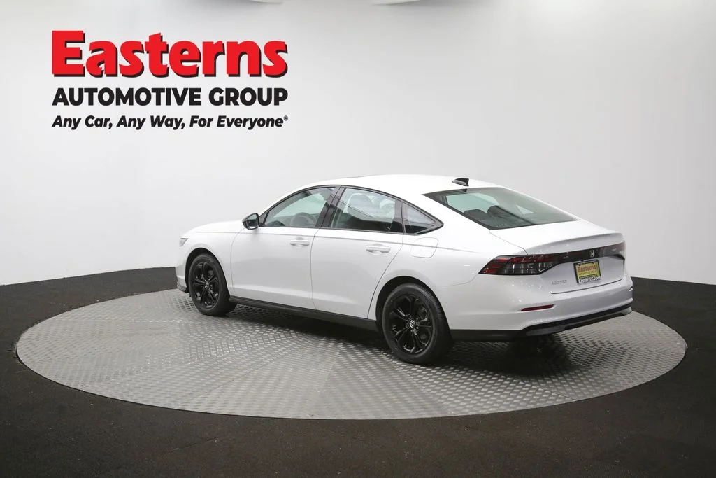 Used 2025 White Honda SE image 62