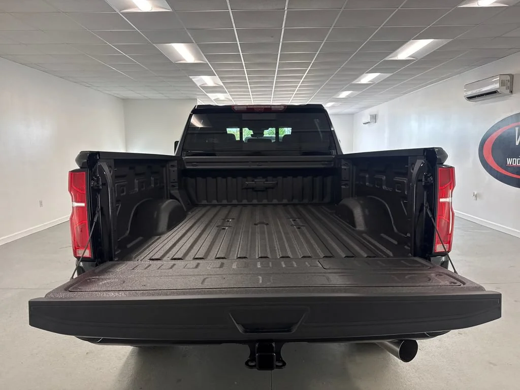 New 2026 Black Chevrolet High Country image 8