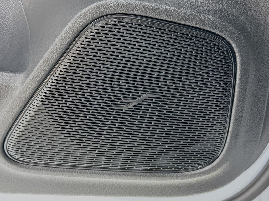 Used 2025 Silver Mercedes-Benz GLB 250 image 20