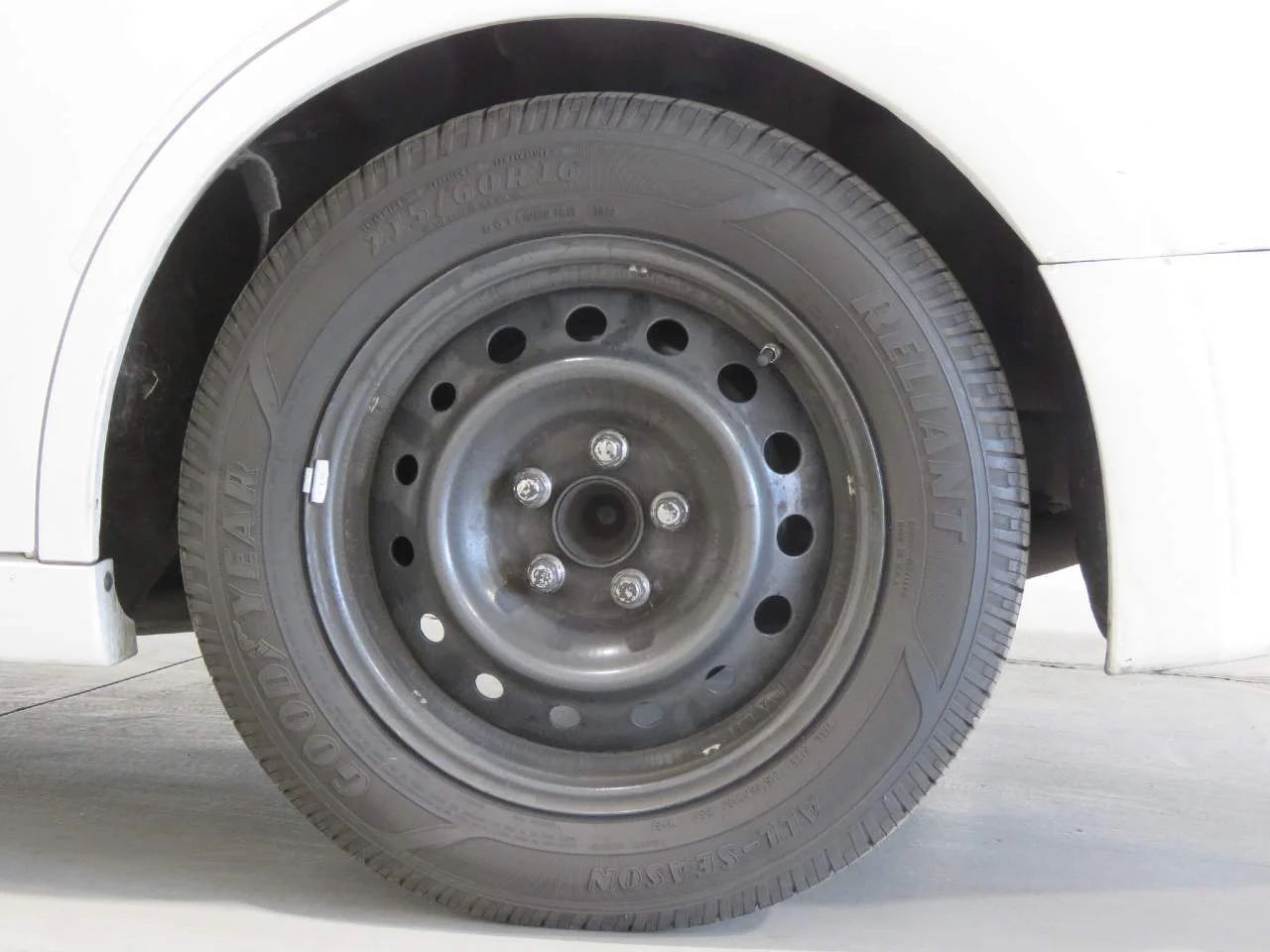 Used 2010 Winter Frost Nissan 2.5 S image 9