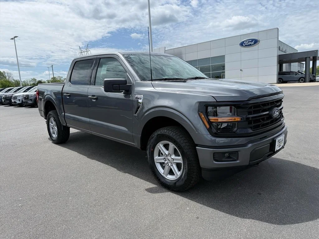 New 2026 Carbonized Gray Metallic Ford XLT image 2