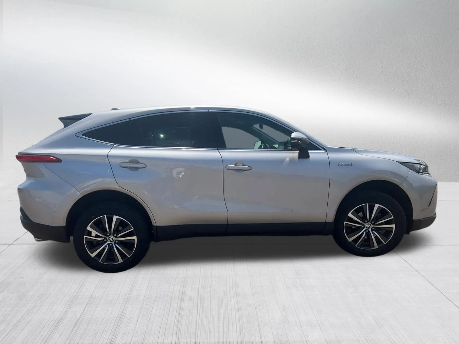 Used 2021 Titanium Glow Toyota LE image 8
