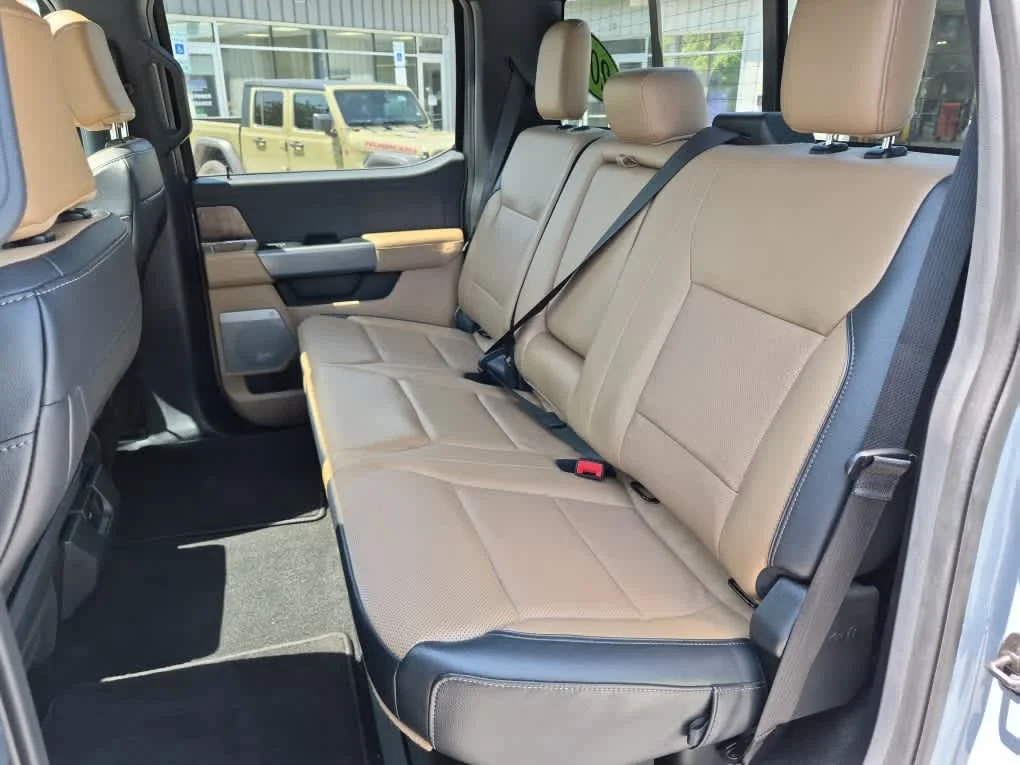 Used 2024 Glacier Gray Metallic Tri-Coat Ford LARIAT image 7