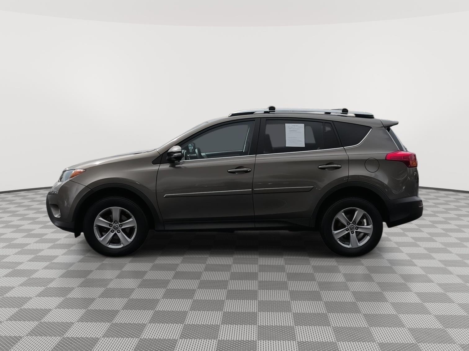 Used 2015 Pyrite Mica Toyota XLE image 17