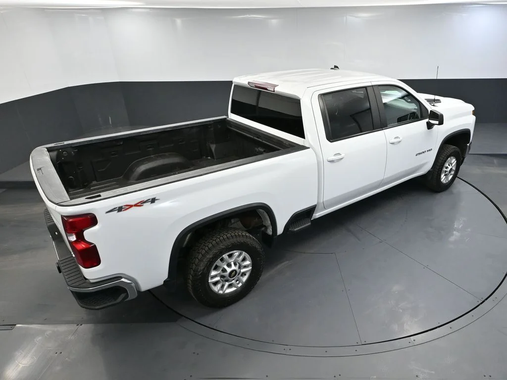 Used 2022 White Chevrolet LT image 45