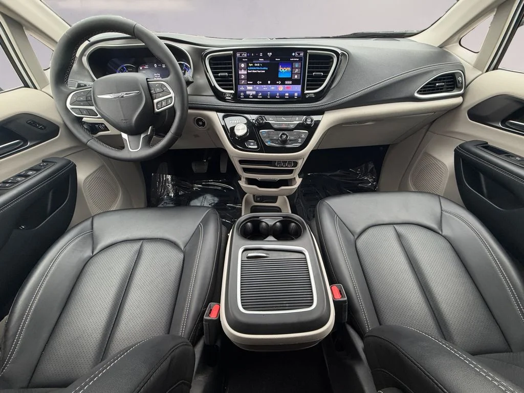 2024 Chrysler Pacifica PHEV Select - Photo 12